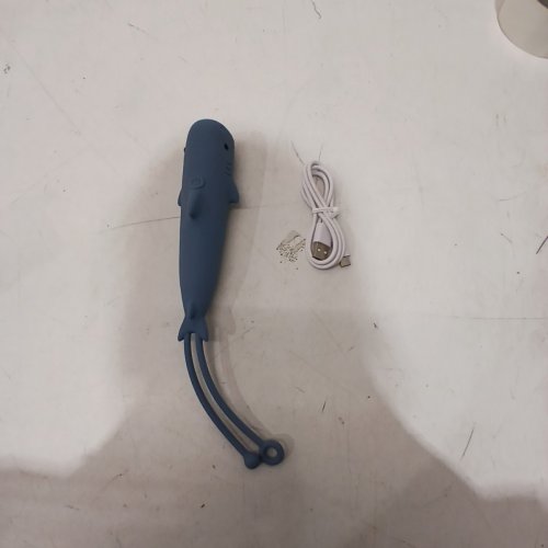 KIDS SILICONE SHARK FLASHLIGHT, 12HR BATTERY - BLUE image 3