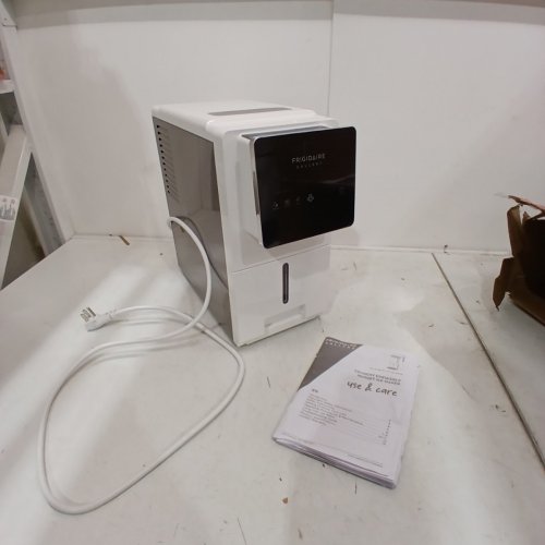FRIGIDAIRE COUNTERTOP TOUCHSCREEN CHEWABLE NUGGET ICE MAKER WITH AUTO SELF CLEANING - 33LBS/DAY - WHITE (MODEL: EFIC232-WHITE) image 3