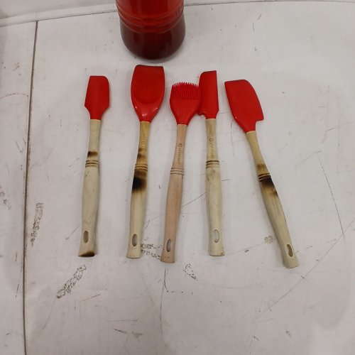 6PC LE CREUSET UTENSIL SET - 1 L STAND - SPATULAS AND BRUSH - RED image 4