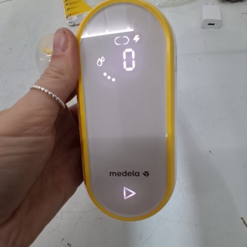 MEDELA FREESTYLE MINI HANDS-FREE DOUBLE ELECTRIC BREAST PUMPS - WHITE/YELLOW image 2