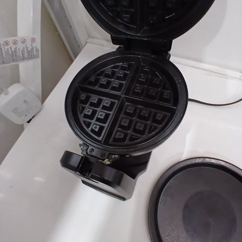 CHEFMAN ROTATING BELGIAN WAFFLE MAKER - STAINLESS STEEL (MODEL: RJ04-V3) image 4