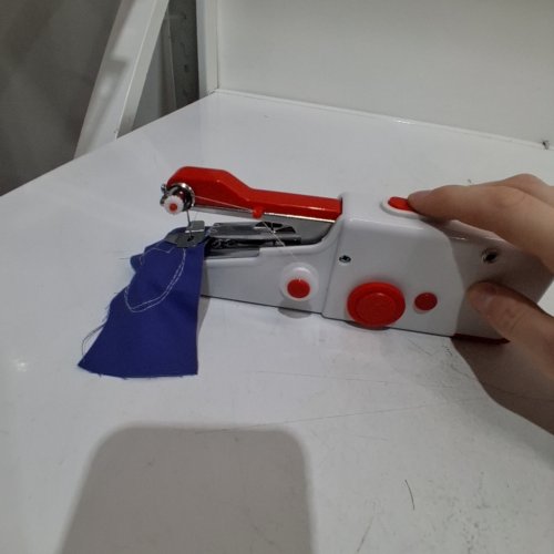 CHENSHENG HANDHELD SEWING MACHINE - WHITE/RED image 2