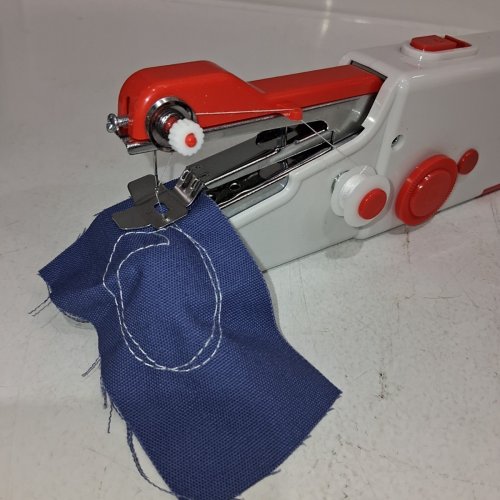 CHENSHENG HANDHELD SEWING MACHINE - WHITE/RED image 4
