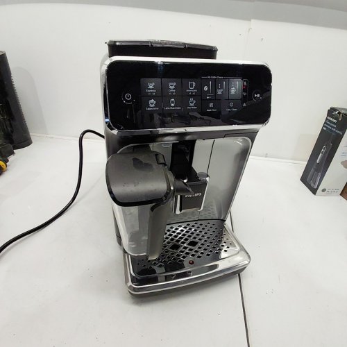 PHILIPS 3200 SERIES LATTEGO FULLY AUTOMATIC ESPRESSO MACHINE WITH BUILT-IN GRINDER & MILK FROTHER - BLACK/SILVER (MODEL: EP3246) image 3