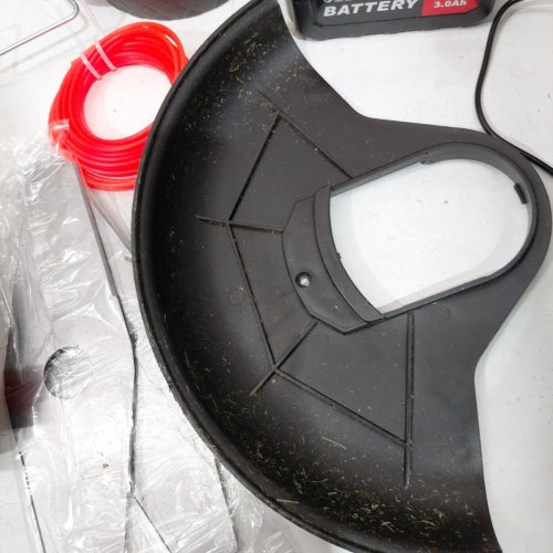 LAWN CUTTER BATTERY OPERATED 4-IN-1 CORDLESS BRUSH CUTTER/WEED EATER/GRASS TRIMMER/LAWN MOWER WITH ACCESSORIES - 21 V - RED/BLACK image 4