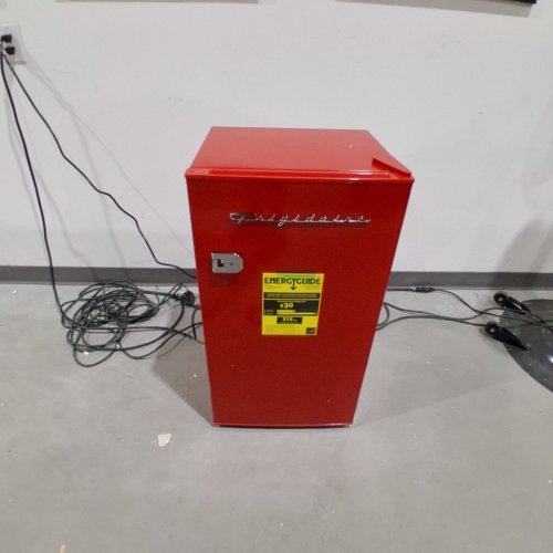 FRIGIDAIRE COMPACT REFRIGERATOR - 3.2 CU. FT, 19.01" X 18.7" X 33.27", 115 V - RED (MODEL: EFR376-B-RED-6COM) image 4