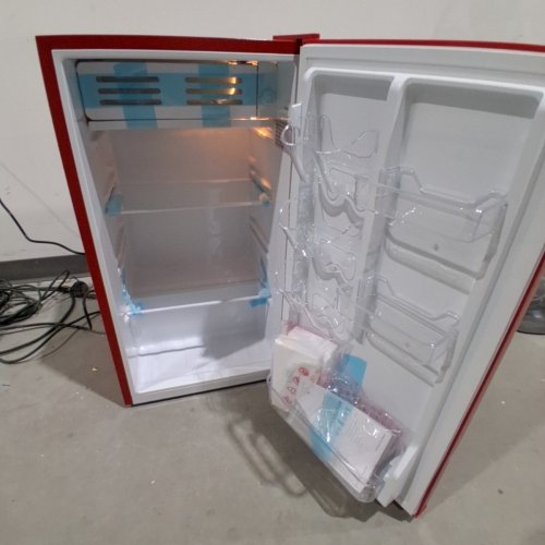 FRIGIDAIRE COMPACT REFRIGERATOR - 3.2 CU. FT, 19.01" X 18.7" X 33.27", 115 V - RED (MODEL: EFR376-B-RED-6COM) image 6