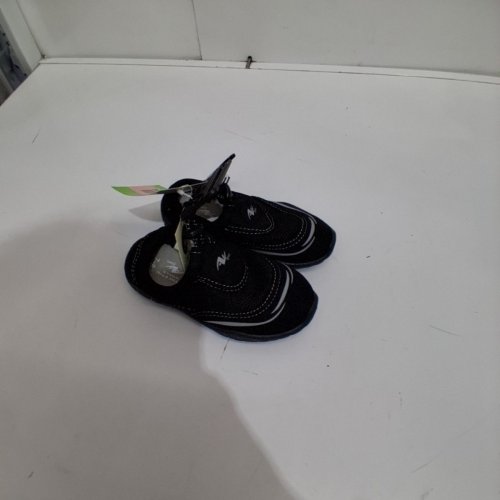 TODDLER ATHLETIC WORKS SLIP ON WATER SHOES, SIZE 7/8T, BLACK image 2