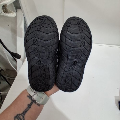 TODDLER ATHLETIC WORKS SLIP ON WATER SHOES, SIZE 7/8T, BLACK image 4