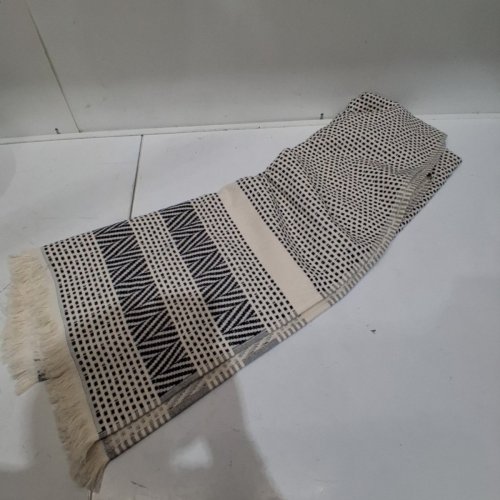MADE IN PORTUGAL 100% COTTON BEACH TOWEL - 40" X 70" - WHITE/BLACK (MODEL: 1945889) image 2