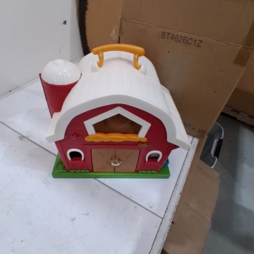 BATTAT BIG RED BARN ANIMAL FARM PLAYSET - RED (MODEL: BT4626C1Z) image 2