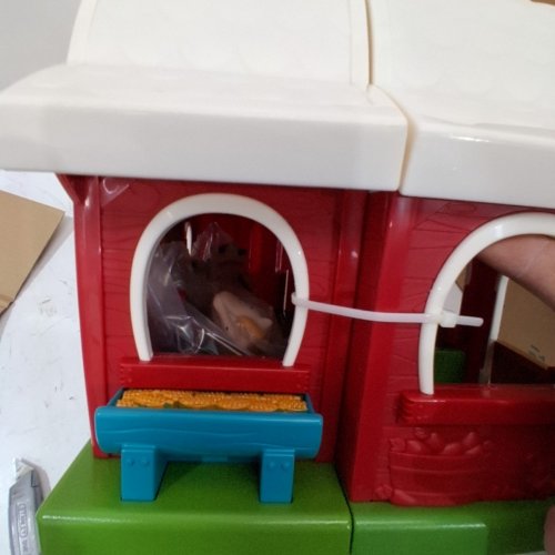 BATTAT BIG RED BARN ANIMAL FARM PLAYSET - RED (MODEL: BT4626C1Z) image 3