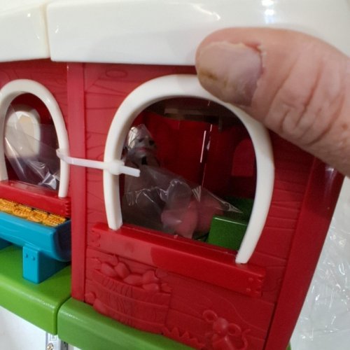 BATTAT BIG RED BARN ANIMAL FARM PLAYSET - RED (MODEL: BT4626C1Z) image 4