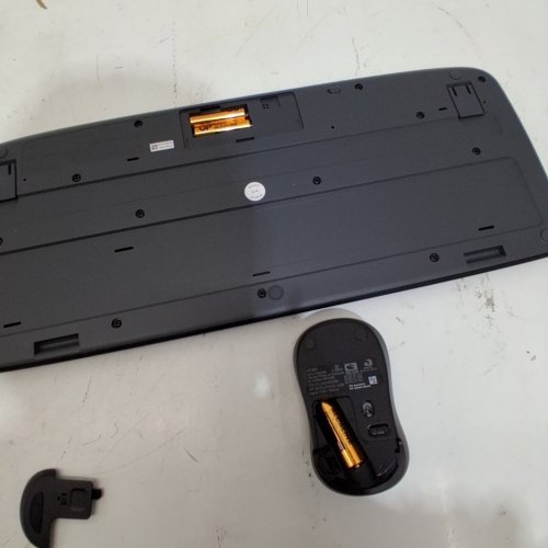 LOGITECH MK320 ***FRENCH CANADIAN LAYOUT*** WIRELESS DESKTOP KEYBOARD AND MOUSE COMBO ENCRYPTED WIRELESS CONNECTION - BLACK (MODEL: Y-R0067) image 3