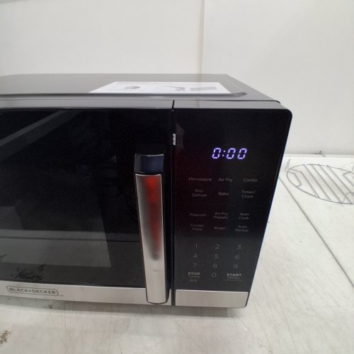 BLACK+DECKER 5-IN-1 MICROWAVE OVEN WITH AIR FRY- BLACK (MODEL: ES9P032NA-CA) image 2