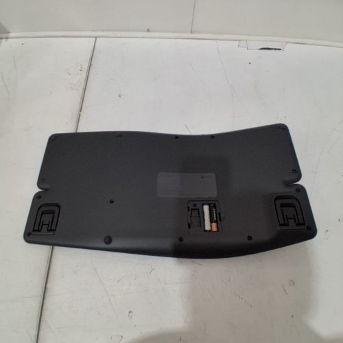 LOGITECH ERGO K860 BLUETOOTH WIRELESS ERGONOMIC KEYBOARD WITH BUILT-IN WRIST REST (MODEL:‎ YR0072) image 9