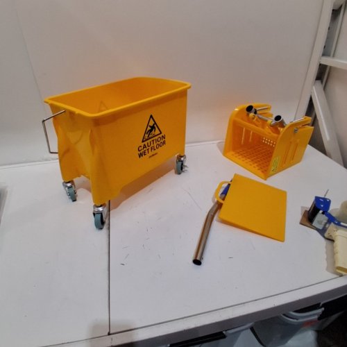 COMPACT COMMERCIAL MOP BUCKET WITH WET FLOOR SIGN ON WHEELS WITH WRINGER- 20L - YELLOW- (MODEL:CH50120) image 3