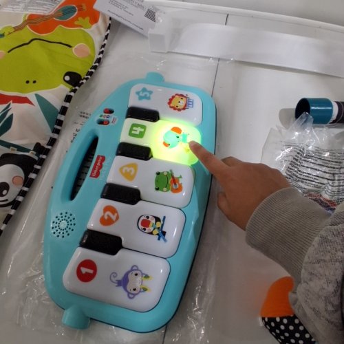 FISHER-PRICE GLOW AND GROW KICK & PLAY PIANO PLAYMAT - BLUE - (MODEL: HWD95) image 2