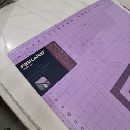 FISKARS TWO SIDED CUTTING MAT - 24" X 36" - PURPLE/BLUE image 3