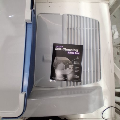 OMEGA PAW ROLL 'N' CLEAN SELF CLEANING LITTERBOX, WHITE & PERAL BLUE (MODEL : PR-RA20-1) image 4