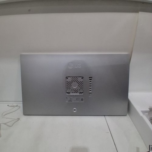 LG ULTRAFINE EVO CREATOR DISPLAY - 32" | 6K (6144X3256) | NANO IPS | THUNDERBOLT 5 | ADOBE RGB - SILVER - (MODEL: 32U990A) image 12