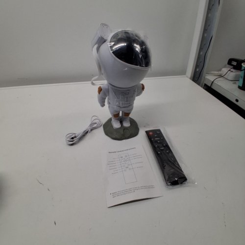 ASTRONAUT STARRY NEBULA SKY PROJECTOR WITH STAND - STAR/GALAXY MULTICOLOUR image 5