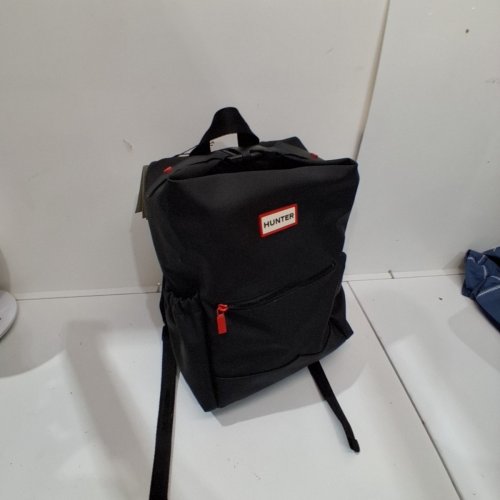 HUNTER TOP CLIP BACKPACK WITH LAPTOP POCKET - 16L - BLACK (STYLE: 1960981) image 2