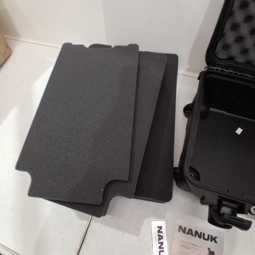 NANUK 935 HARD CASE WITH HEAVY-DUTY WHEELS AND PRO PHOTO KIT - BLACK - (MODEL: 935S-060BK-0A0) image 3
