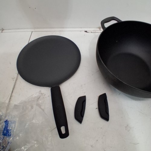 3PC TRAMONTINA PRE-SEASONED CAST IRON DEEP KADAI AND FLAT TAWA COOKWARE SET - 7QT / 11" - BLACK (MODEL: 1901865) image 3