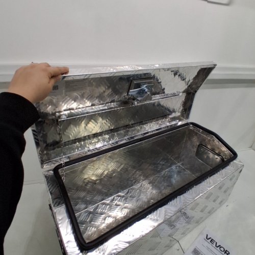 VEVOR HEAVY DUTY DIAMOND PLATE ALUMINUM WATERPROOF PICKUP TRUCK BED TOOL CHEST WITH HANDLES AND LOCK KEYS - 39"X13" (MODEL: JL-TB19-6) image 3