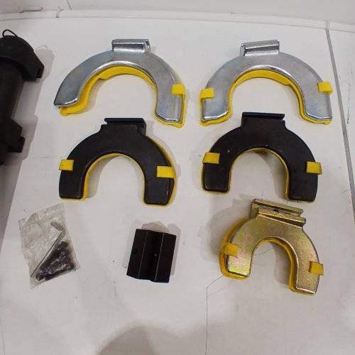 7PC VEVOR UNIVERSAL MACPHERSON STRUT SPRING COMPRESSOR INTERCHANGEABLE FORK COIL EXTRACTOR SET WITH YELLOW PROTECTIVE SLEEVE & CARRYING CASE (MODEL: ‎BT0044) image 3