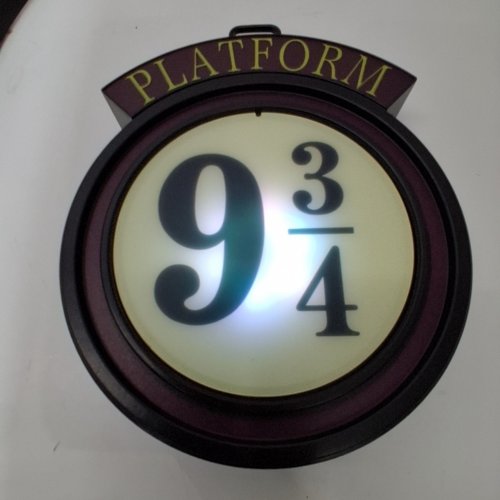 PLATFORM 9 3/4 HARRY POTTER INSPIRED WALL LIGHT WITH REMOTE CONTROL - BATTERY OPERATED image 2