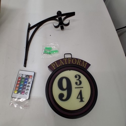 PLATFORM 9 3/4 HARRY POTTER INSPIRED WALL LIGHT WITH REMOTE CONTROL - BATTERY OPERATED image 3
