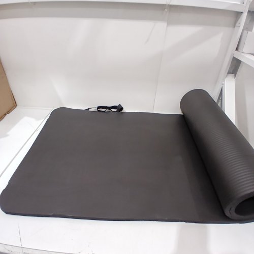 AMAZONBASICS 1/2" THICK YOGA MAT - 74" X 24" - BLACK image 3