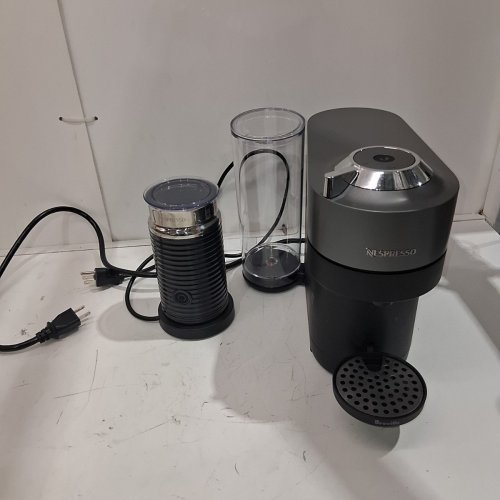NESPRESSO VERTUO WITH AEROCCINO 3 - MATTE BLACK - (MODEL: ENV92BAECA) image 4