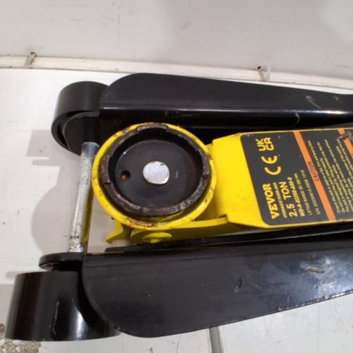 VEVOR HEAVY DUTY LOW PROFILE HYDRAULIC FLOOR JACK-2.5-TON, 3.2" HEIGHT LIFTING RANGE - YELLOW - (MODEL: WD-A-02250-A00-0) image 5