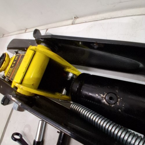 VEVOR HEAVY DUTY LOW PROFILE HYDRAULIC FLOOR JACK-2.5-TON, 3.2" HEIGHT LIFTING RANGE - YELLOW - (MODEL: WD-A-02250-A00-0) image 6