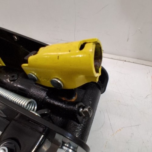 VEVOR HEAVY DUTY LOW PROFILE HYDRAULIC FLOOR JACK-2.5-TON, 3.2" HEIGHT LIFTING RANGE - YELLOW - (MODEL: WD-A-02250-A00-0) image 7