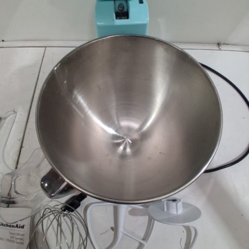 KITCHENAID ARTISAN® SERIES TILT-HEAD STAND MIXER WITH POURING SHIELD & MIXING ARMS - 5QT - ICE BLUE (KSM150PSIC) image 6