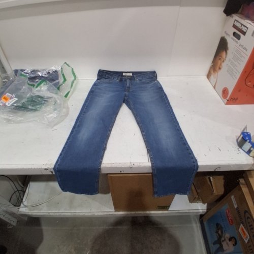 WOMEN'S SIGNATURE BY LEVI STRAUSS & CO. GOLD LABEL TOTALLY SHAPING PULL-ON SKINNY JEANS - W32 X L32 - BLUE image 4