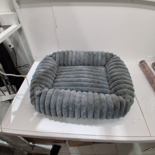 BOLSTERED PET BED - 26" X 21" - GRAY image 2