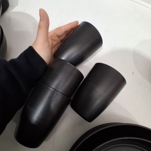 12PC DINNERWARE SET WITH PLATES, BOWLS. AND CUPS - BLACK image 3