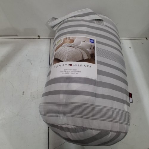 3PC TOMMY HILFIGER COMFORTER SET - QUEEN - GREY - (MODEL: 1976201) image 3