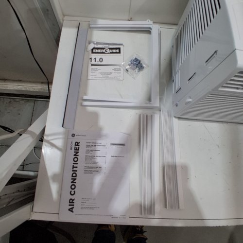 GE APPLIANCES ELECTRONIC WINDOW AIR CONDITIONER - 5,000 BTU - 150SQ.FT - WHITE (MODEL: AWAS05BWFC) image 4