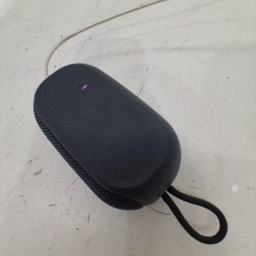 ONN. SMALL BLUETOOTH RUGGED SPEAKER WITH PARTY SYNC MODE - UP TO 10 HOURS OF PLAYTIME - GREY (MODEL: AAGRY100081918) image 3