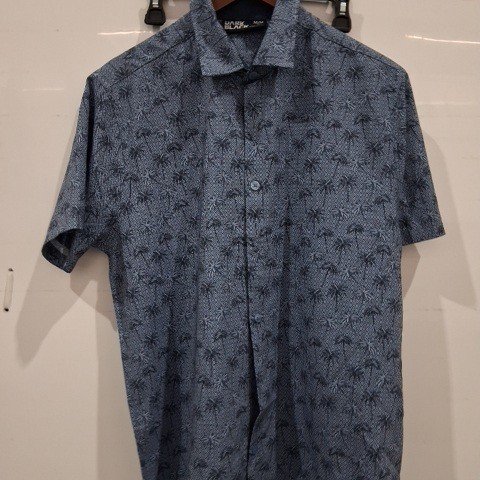 MEN'S DARK BLACK SHORT SLEEVE PALM TREE PRINT BUTTON-UP SHIRT - MEDIUM - NAVY image 3