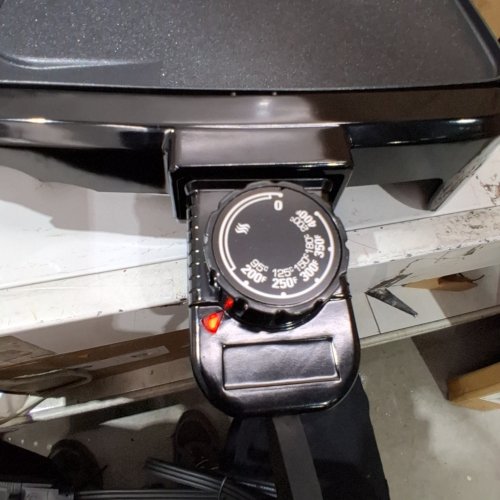 BLACK + DECKER FAMILY SIZED CORDED ELECTRIC GRIDDLE - 20" X 11" - BLACK (MODEL: GD2011BC) image 2