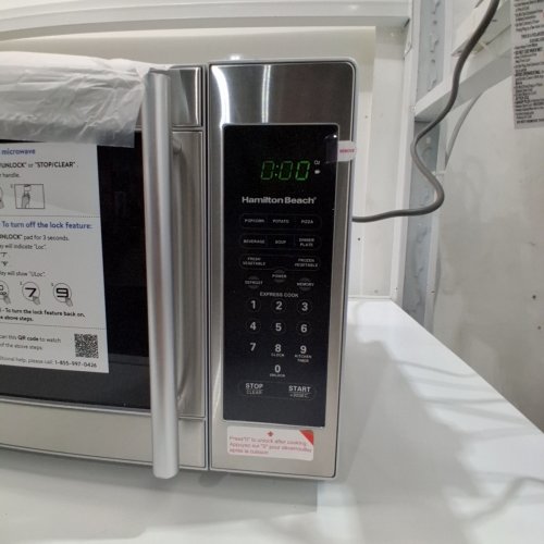 HAMILTON BEACH STAINLESS STEEL MICROWAVE - 0.7 CU FT - 700 WATTS WITH 10 POWER LEVELS (MODEL: EM720CPN-SS) image 2