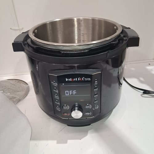 INSTANT POT 11-IN-1 MULTI-USE PRO CRISP + AIR FRYER PRESSURE COOKER - 8 QT. CAPACITY - BLACK image 2