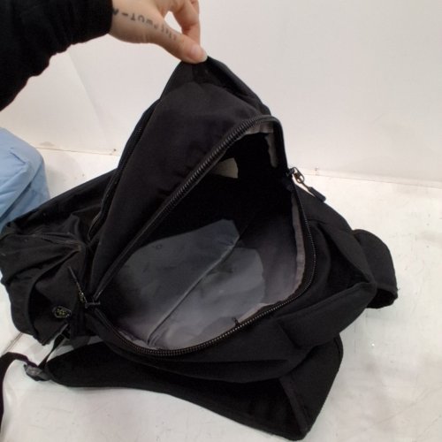 ROOTS LIGHTWEIGHT BACKPACK WITH 15.6 LAPTOP COMPARTMENT - 33 LITERS - BLACK (STYLE: 1896125) image 4